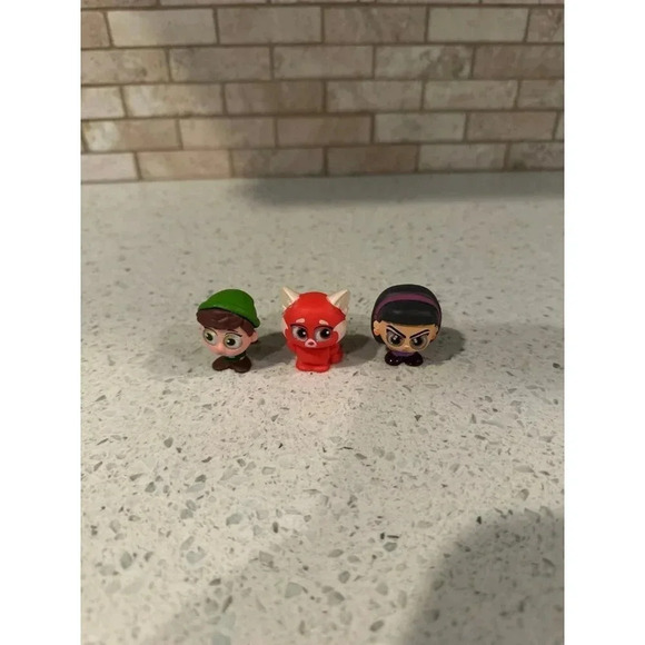 Turning‎ red doorables #34 - Picture 1 of 2